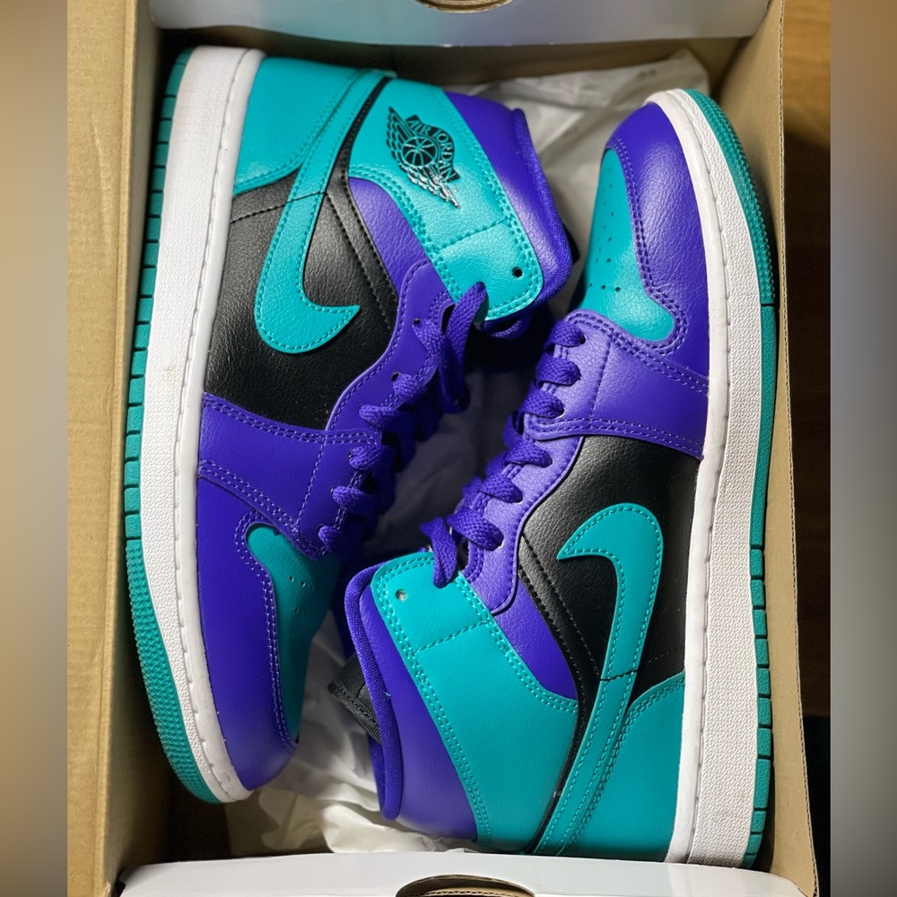 Women’s Air Jordan 1 Mid